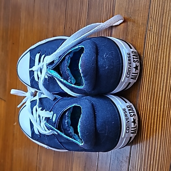 Converse shoes - Picture 3 of 9